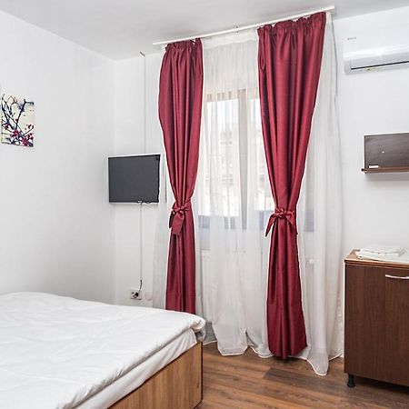 Voluntari Hotel La Platouri מראה חיצוני תמונה