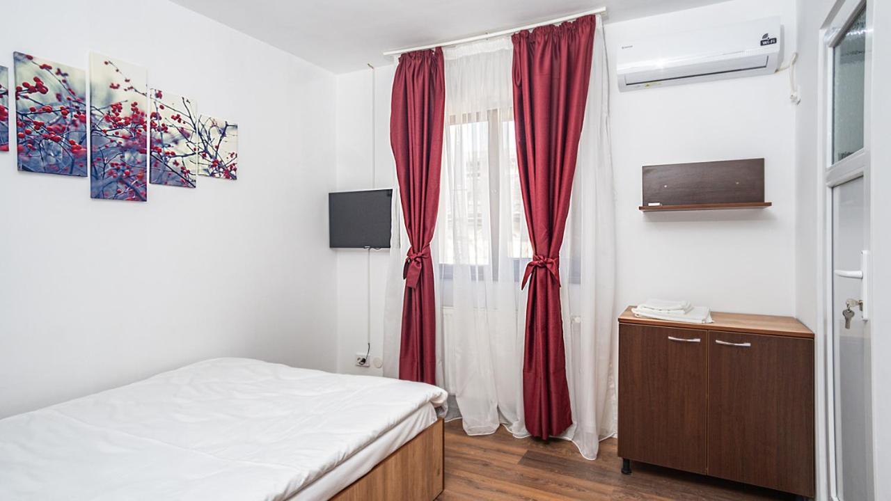 Voluntari Hotel La Platouri מראה חיצוני תמונה