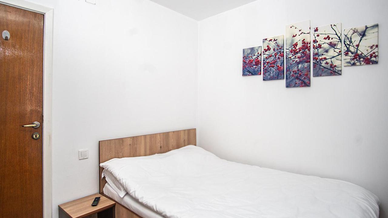 Voluntari Hotel La Platouri מראה חיצוני תמונה